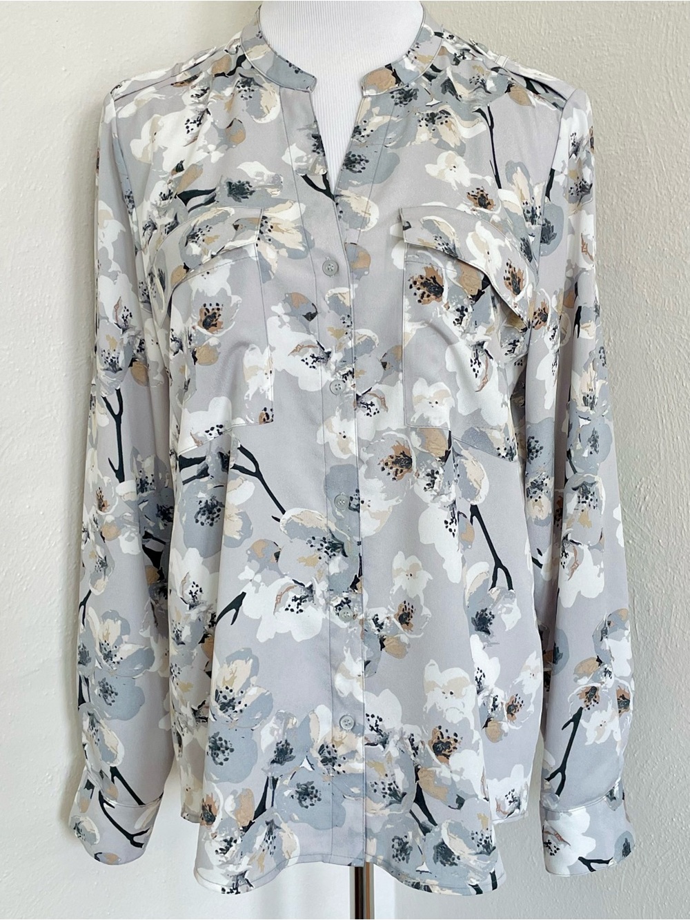 Calvin Klein Light Gray Watercolor Floral Long-Sleeve Button Front Blouse Size M